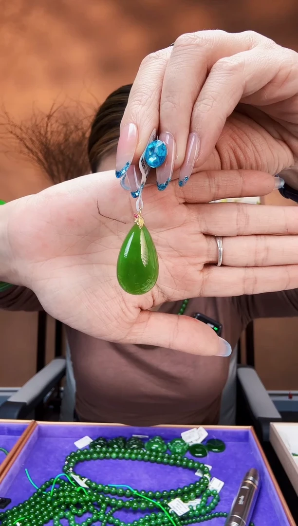 吊坠(赠链)18K金镶嵌和田玉碧玉 水滴