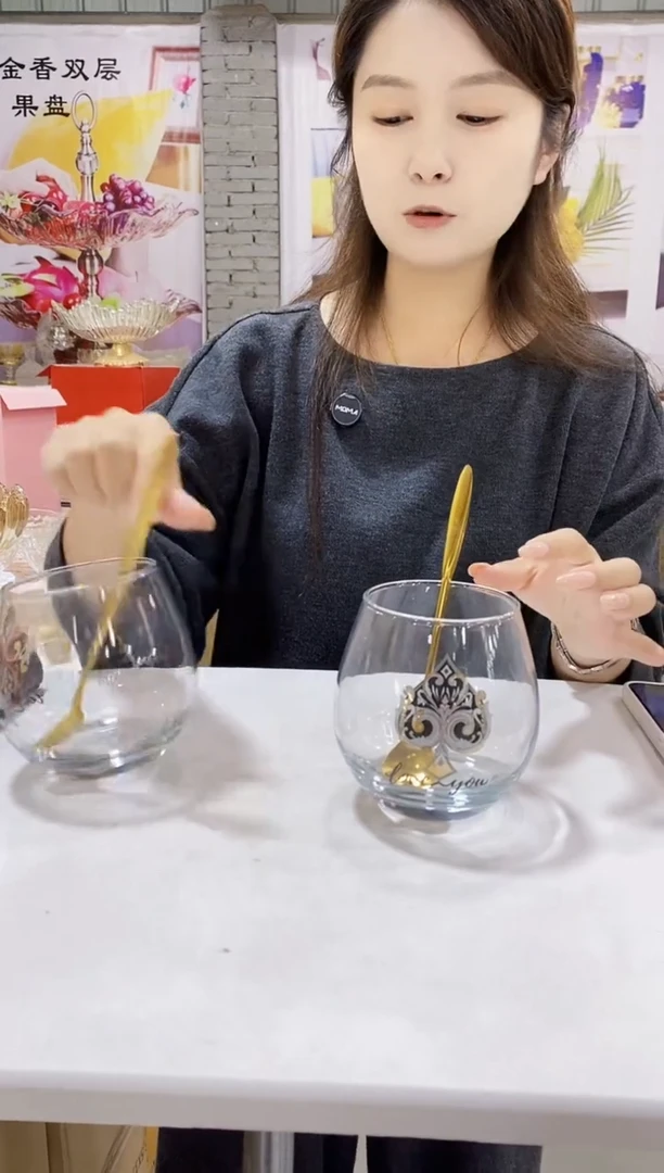 不倒翁水杯两个+两个勺子