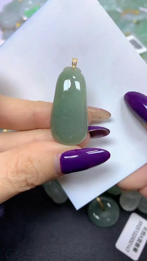 颈饰18K金镶嵌翡翠