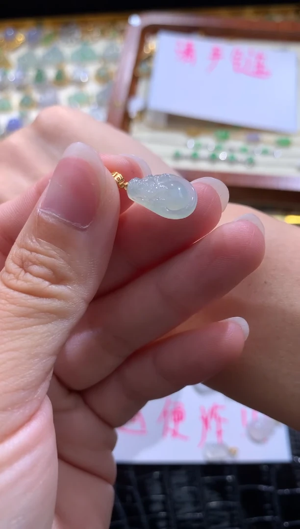 颈饰18K金镶嵌翡翠翡翠