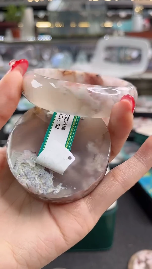 未镶嵌手镯石英质玉六*六圈口（赠品镯心）