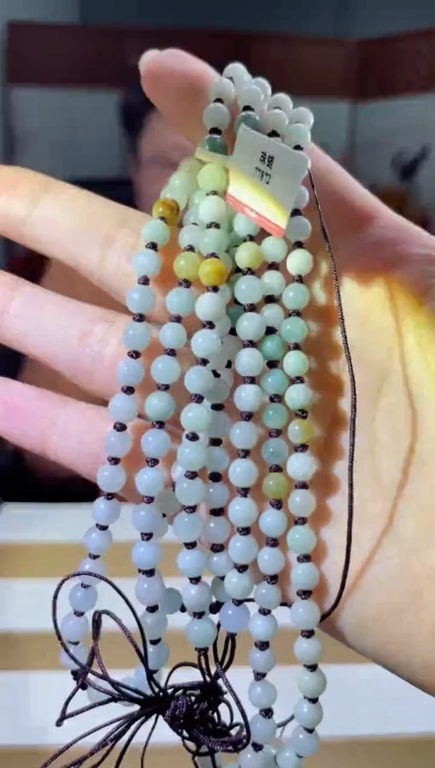 翡翠未镶嵌颈饰多样性发其一