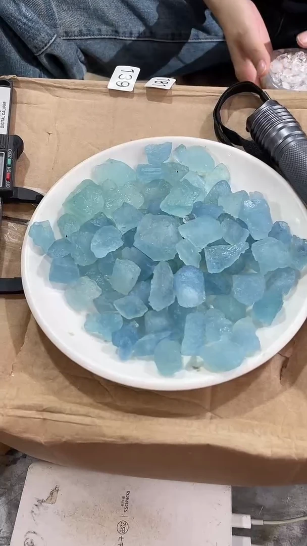 未镶嵌黑曜岩珠宝奇石海蓝宝15g