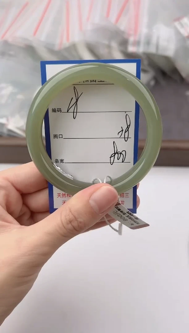 未镶嵌手镯和田玉18颜色微差无瑕疵