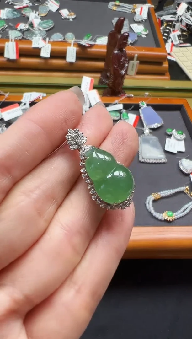 翡翠18K金镶嵌颈饰DFZ0707-83