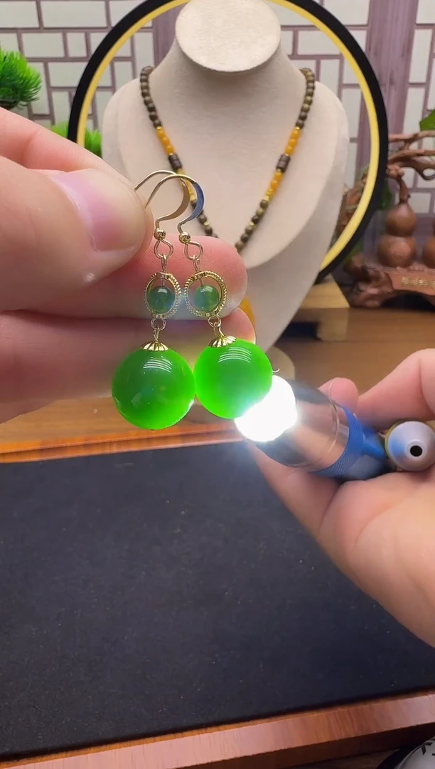 14K金镶嵌和田玉耳饰E28