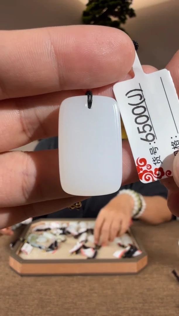 颈饰未镶嵌和田玉J