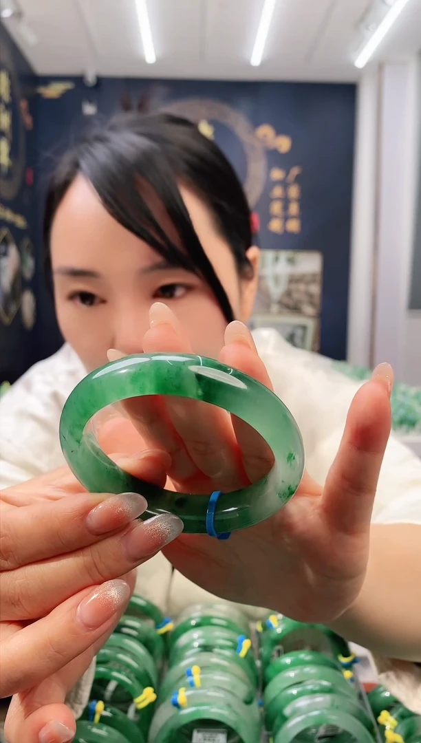 【闪购商品】石英质玉手镯未镶嵌20