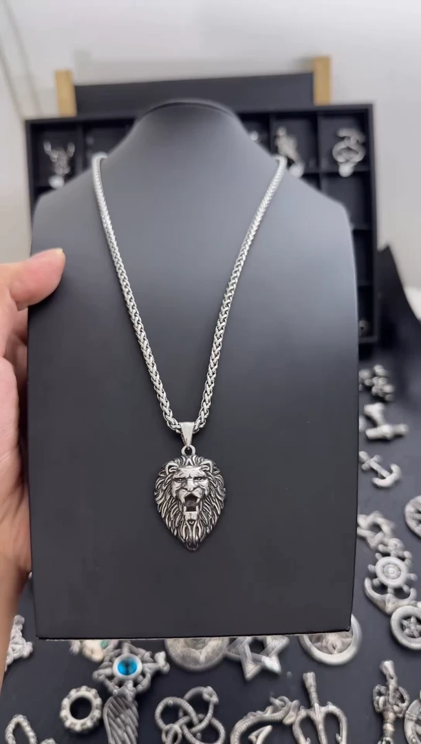 无不锈钢狮子吊坠搭配龙骨项链60CM长度