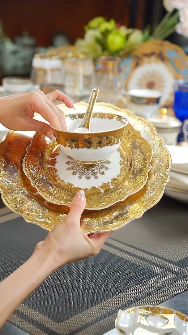 瓷片大小盘+4.5寸饭碗+小勺  各一个