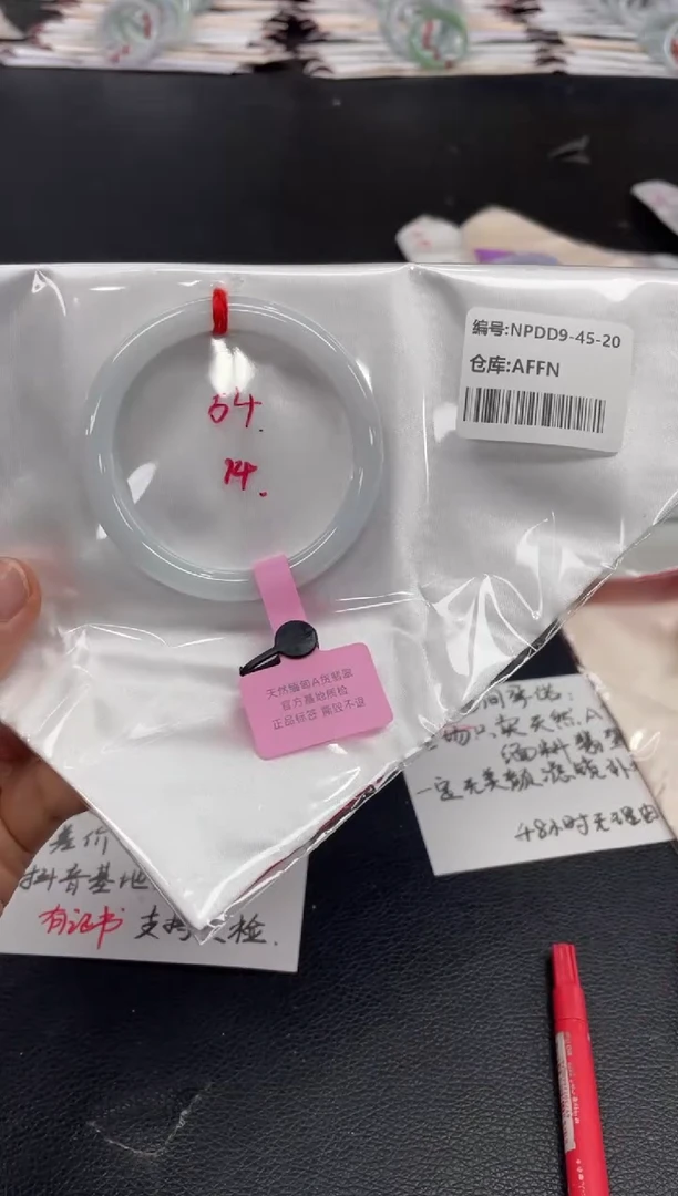 翡翠手镯未镶嵌翡翠手镯