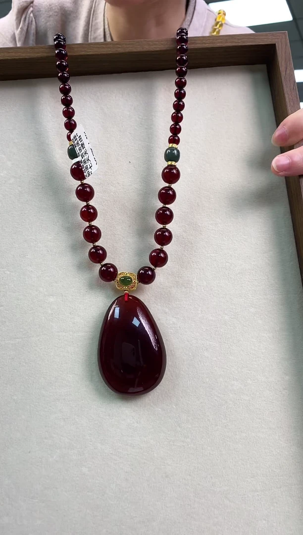 【闪购商品】琥珀颈饰未镶嵌血珀吊坠00000