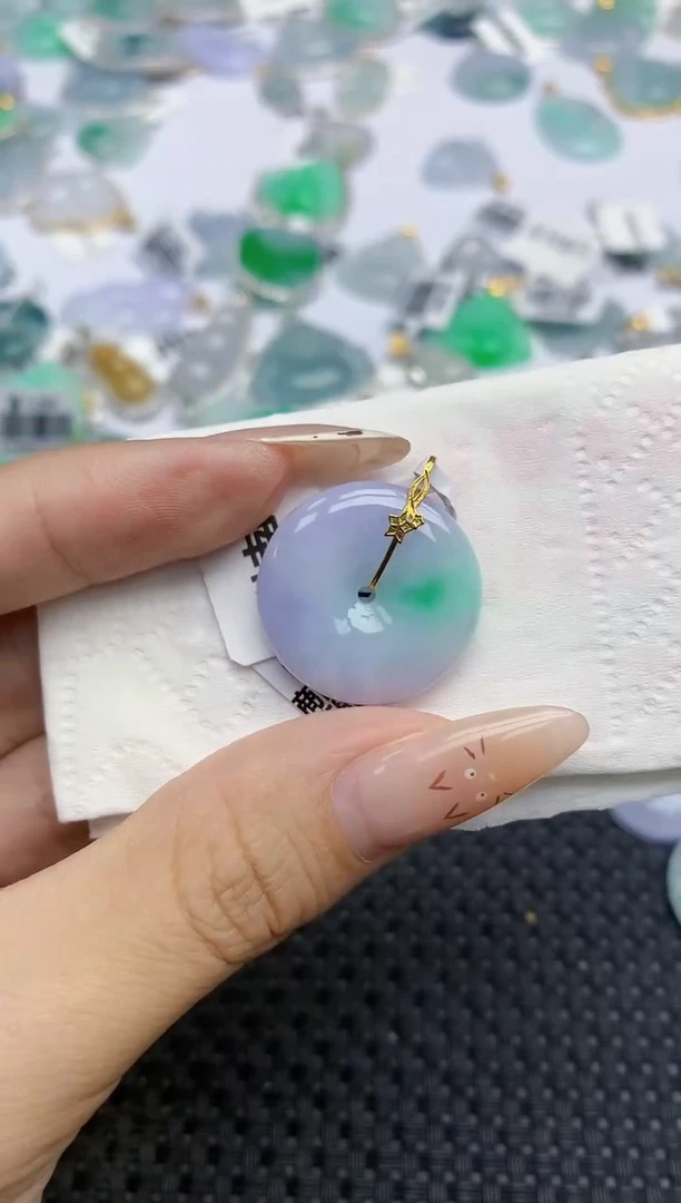 翡翠18K金镶嵌颈饰666   天然翡翠A货