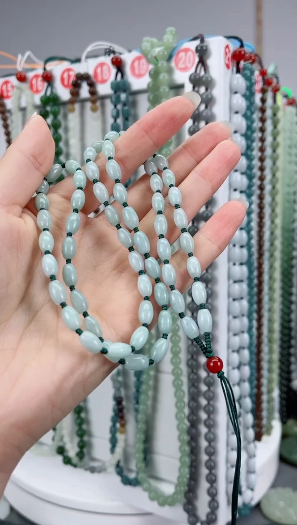 颈饰未镶嵌翡翠睢**哥翡翠卡5左右打结款