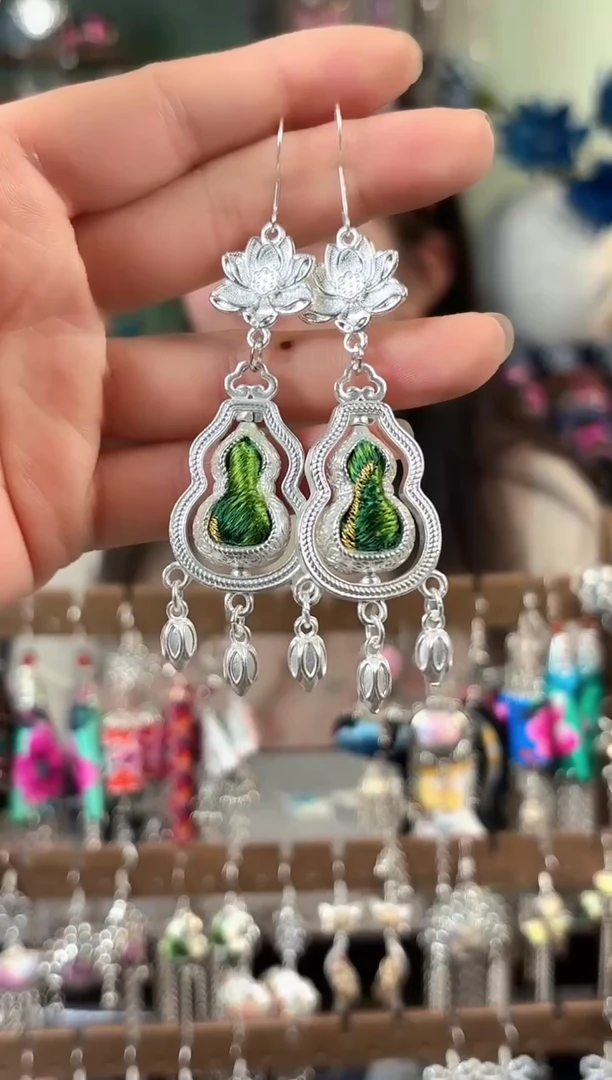 彩云南阁非遗老绣饰品519*