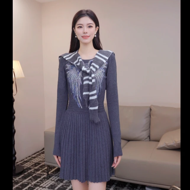 TCH私服秋款时尚休闲风烫钻淑女灰色连衣裙T75C30E1107轻奢tch