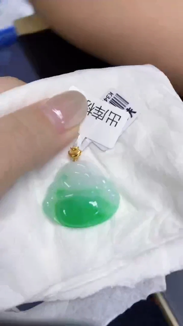 翡翠18K金镶嵌颈饰天然缅甸翡翠A货