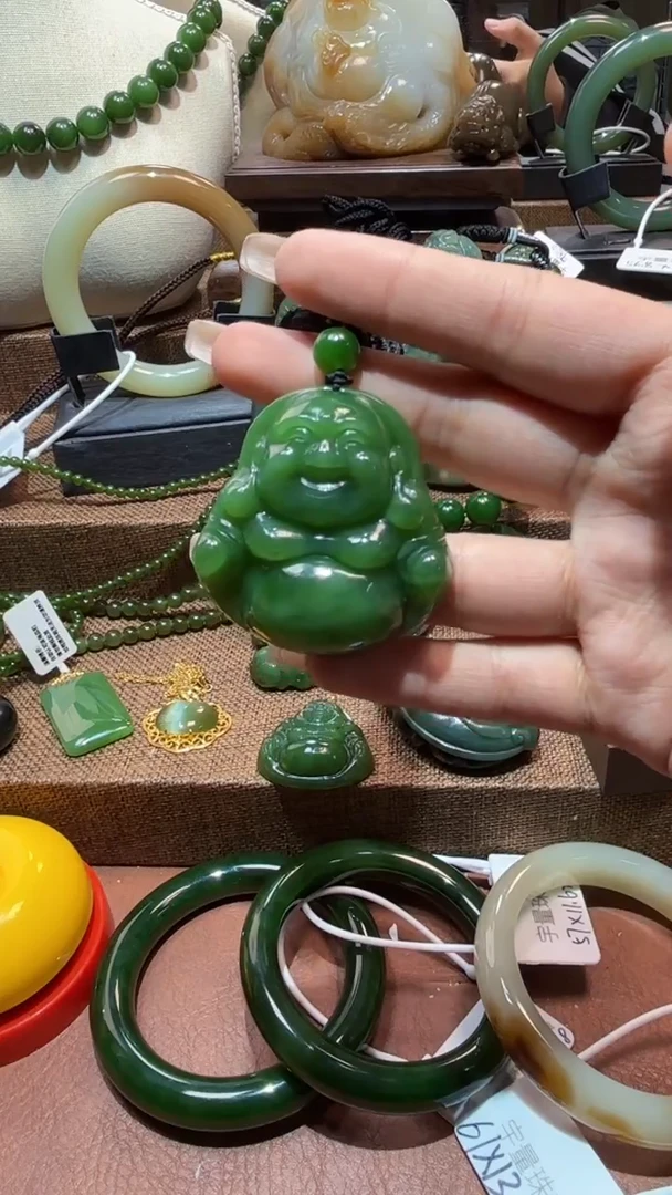 颈饰未镶嵌和田玉（碧玉）1