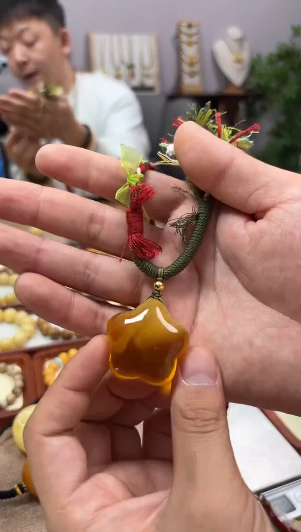 【闪购商品】琥珀裸石未镶嵌吊坠