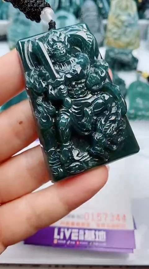 翡翠未镶嵌颈饰
