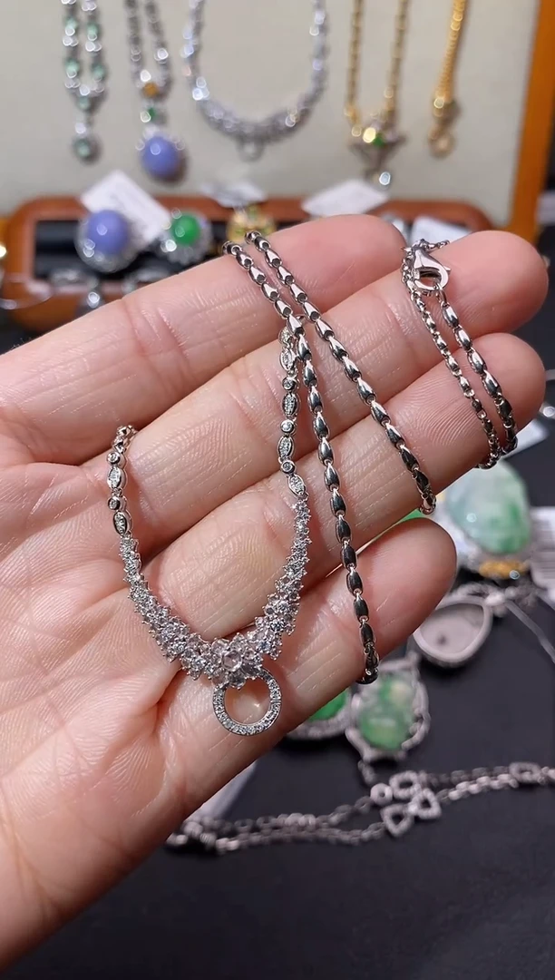 【闪购商品】钻石颈饰18K金镶嵌项链