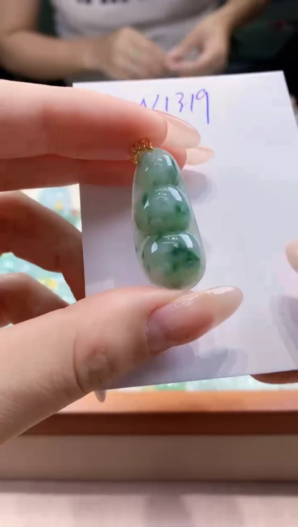 翡翠未镶嵌颈饰天然缅甸a货翡翠
