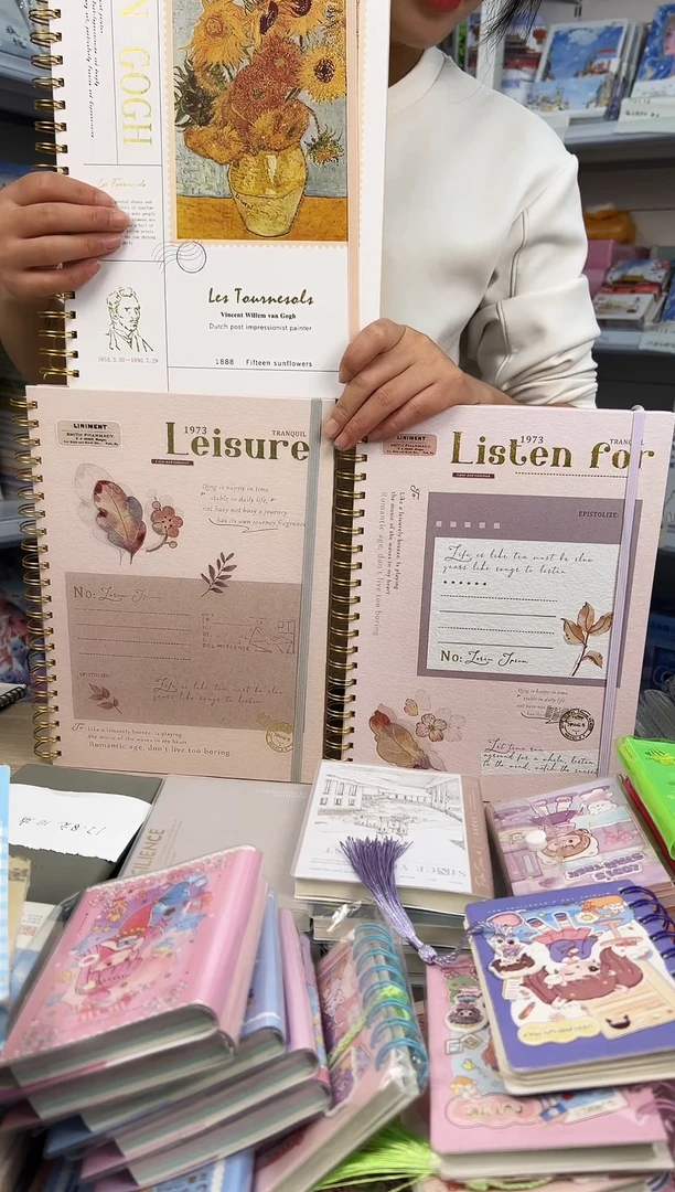 A4精品线圈本侧翻100张-封面随机15元1本