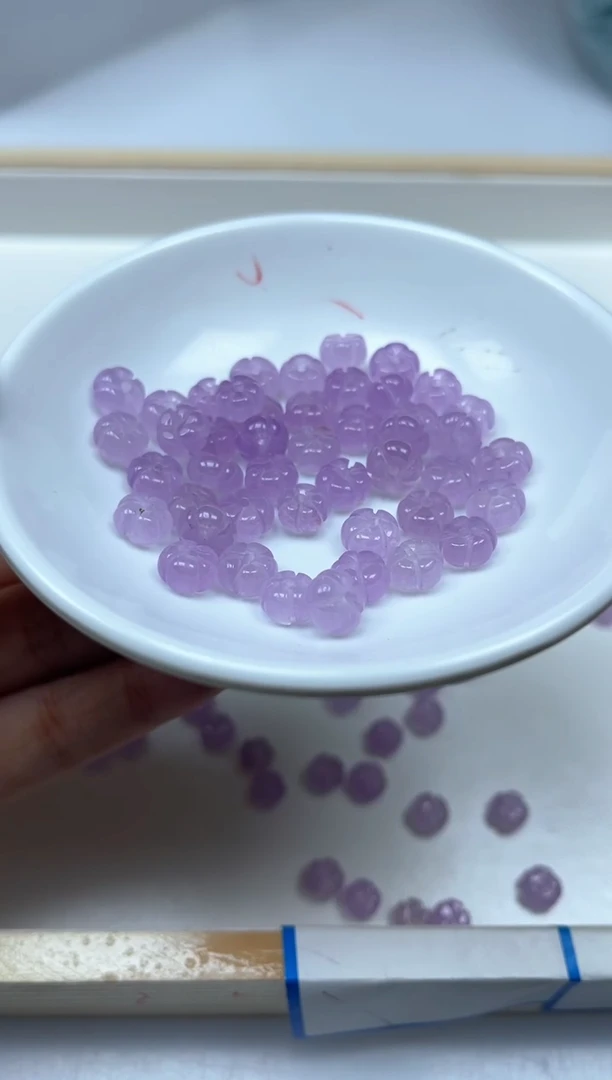 玛瑙/玉髓散珠未镶嵌M933冰紫罗兰 小花10个6.8元