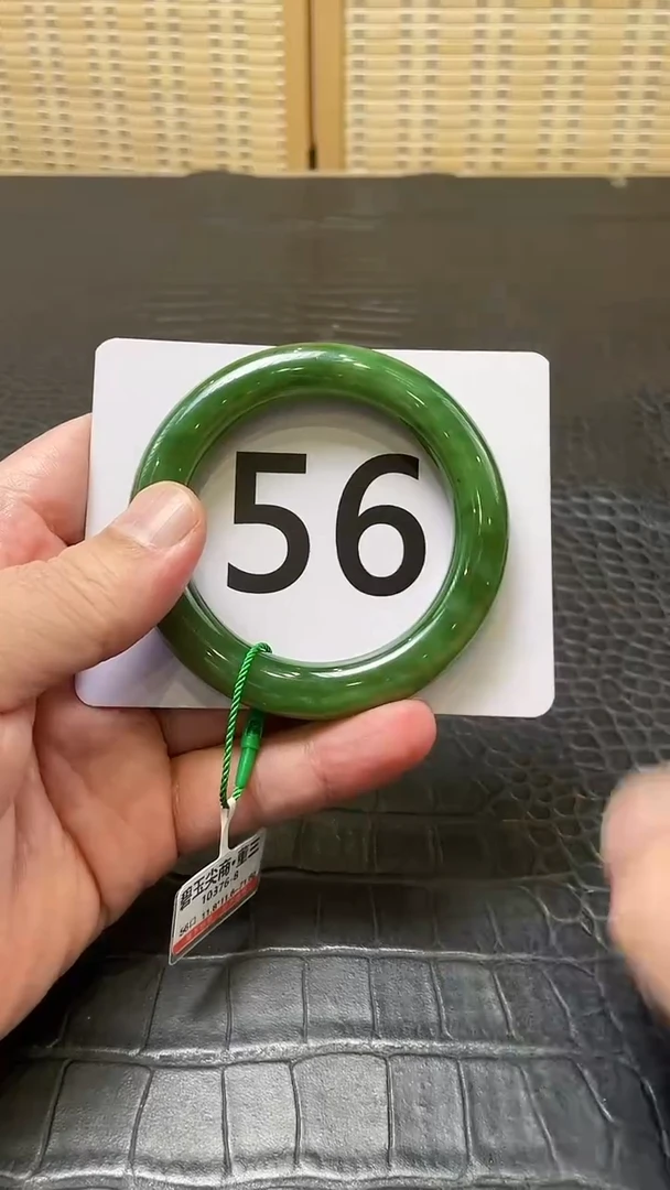 和田玉（碧玉）手镯未镶嵌一个