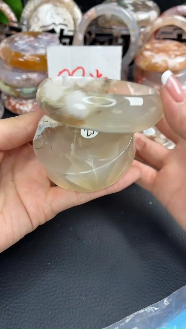 未镶嵌手镯（圆镯）石英质玉57