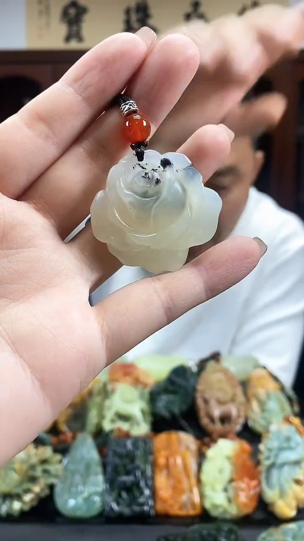 【闪购商品】蛇纹石玉吊坠未镶嵌·