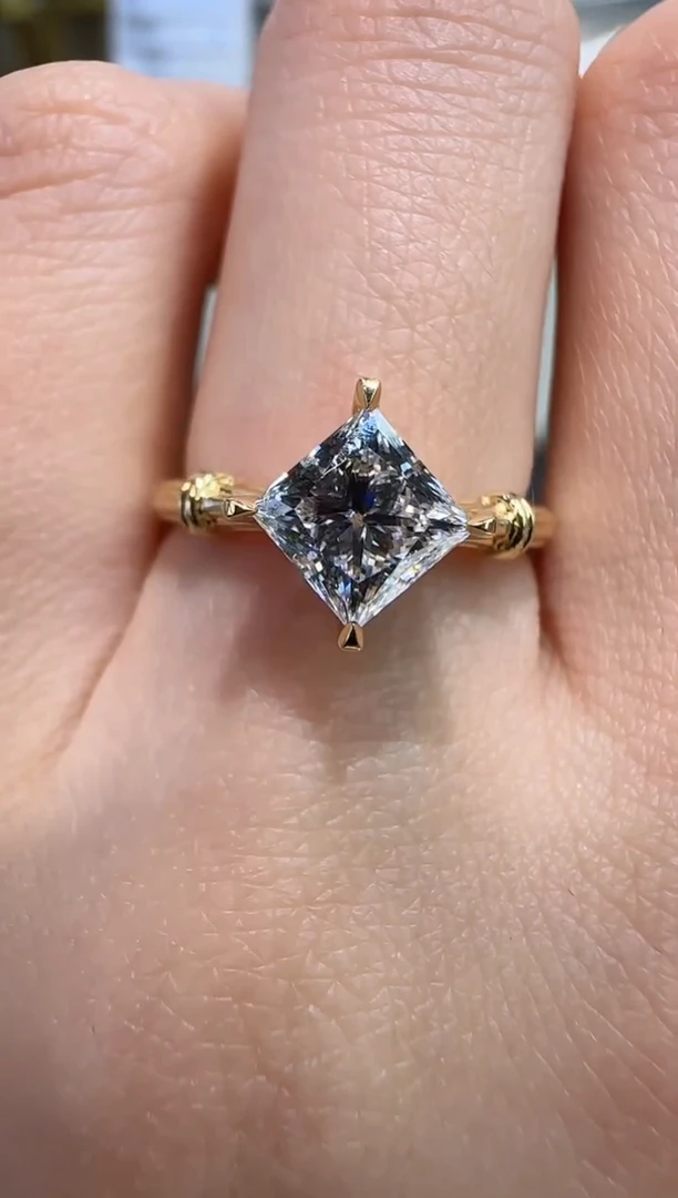 【闪购商品】实验室培育钻石18K金镶嵌公主方罗马柱1ct11圈