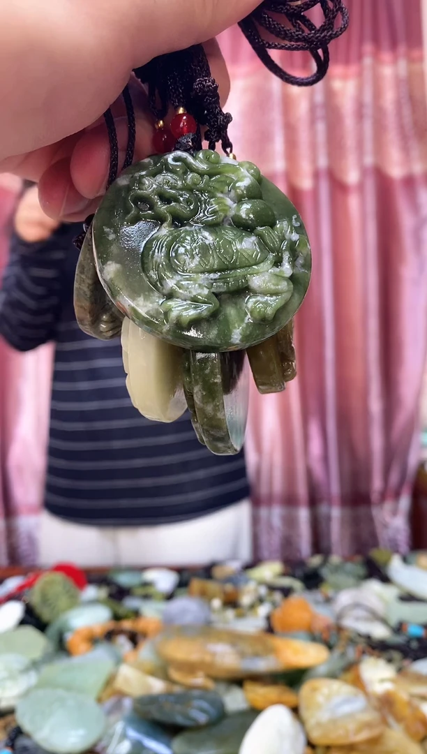 未镶嵌岫玉吊坠多样性发其中之一  挂坠