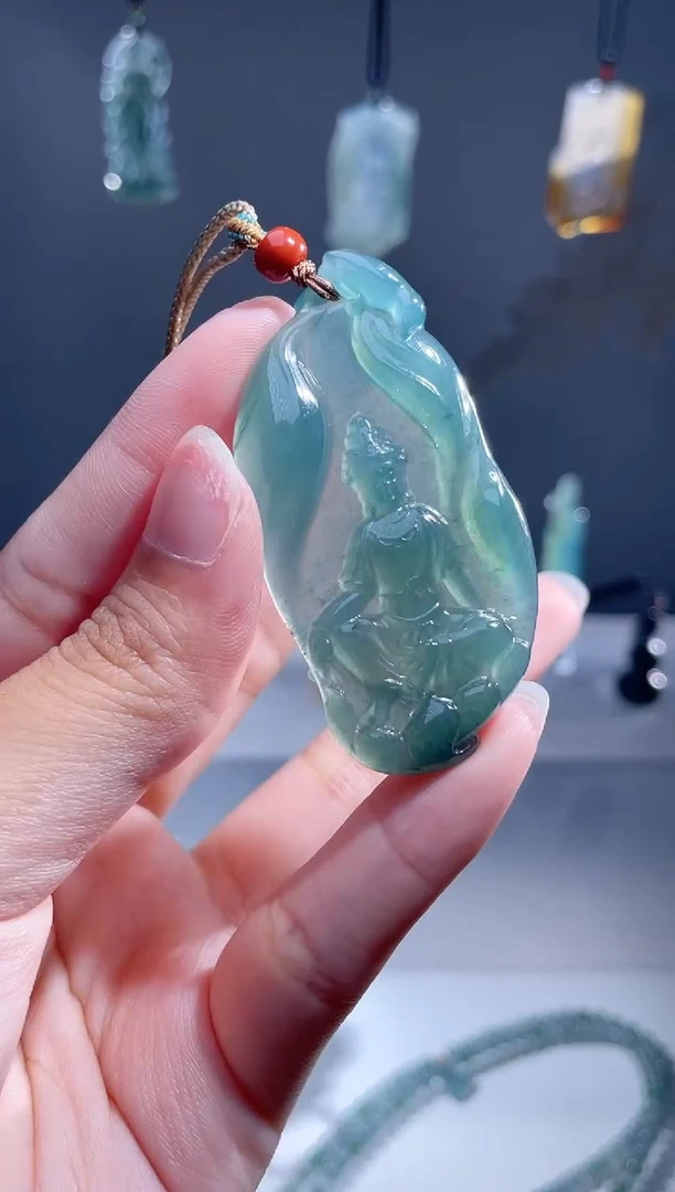 翡翠未镶嵌颈饰观音自在