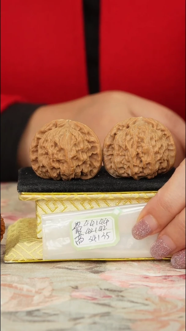 【闪购商品】文玩核桃把件白狮子微修