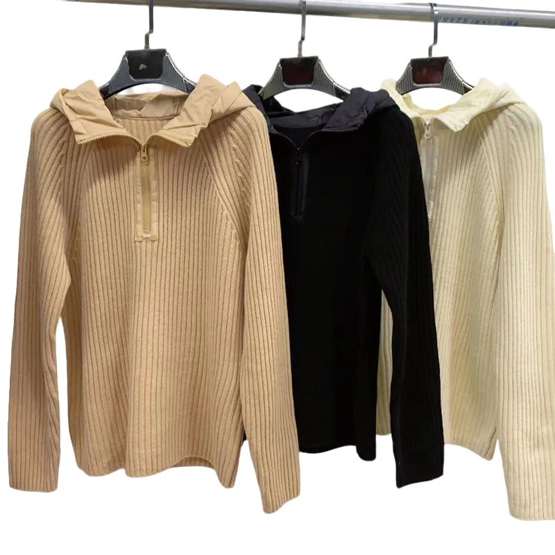 依佳——24053全羊毛时尚女装拼接连帽拉链领针织毛衣简约风纯色