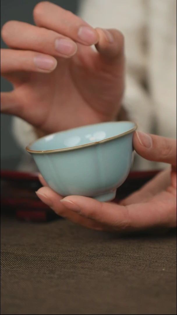 花口杯 带底款 单只 颜色随机