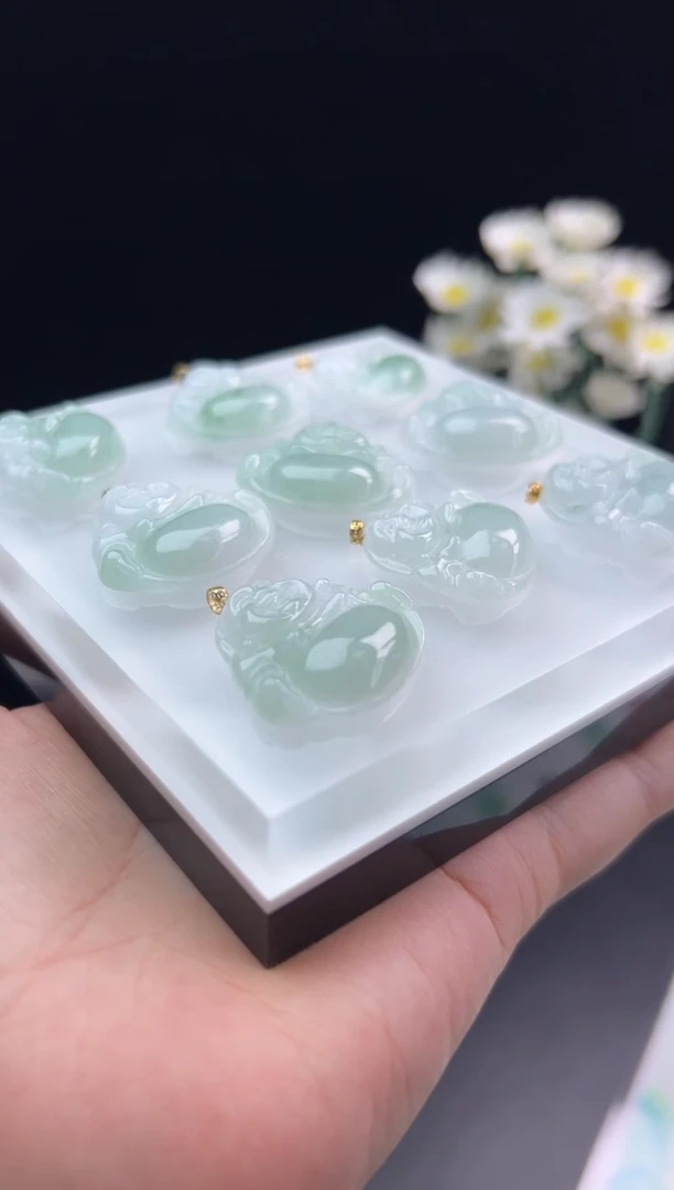 18K金镶嵌挂件翡翠012/G998T0919101多样性发一