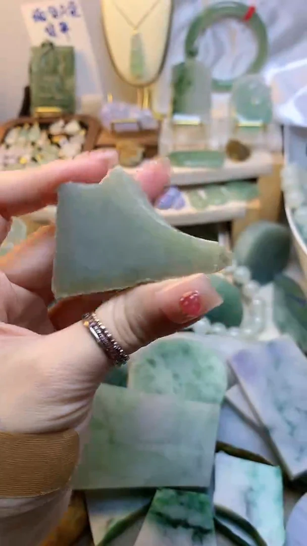未镶嵌挂件翡翠缅甸A货翡翠,没有运费险,有纹有裂