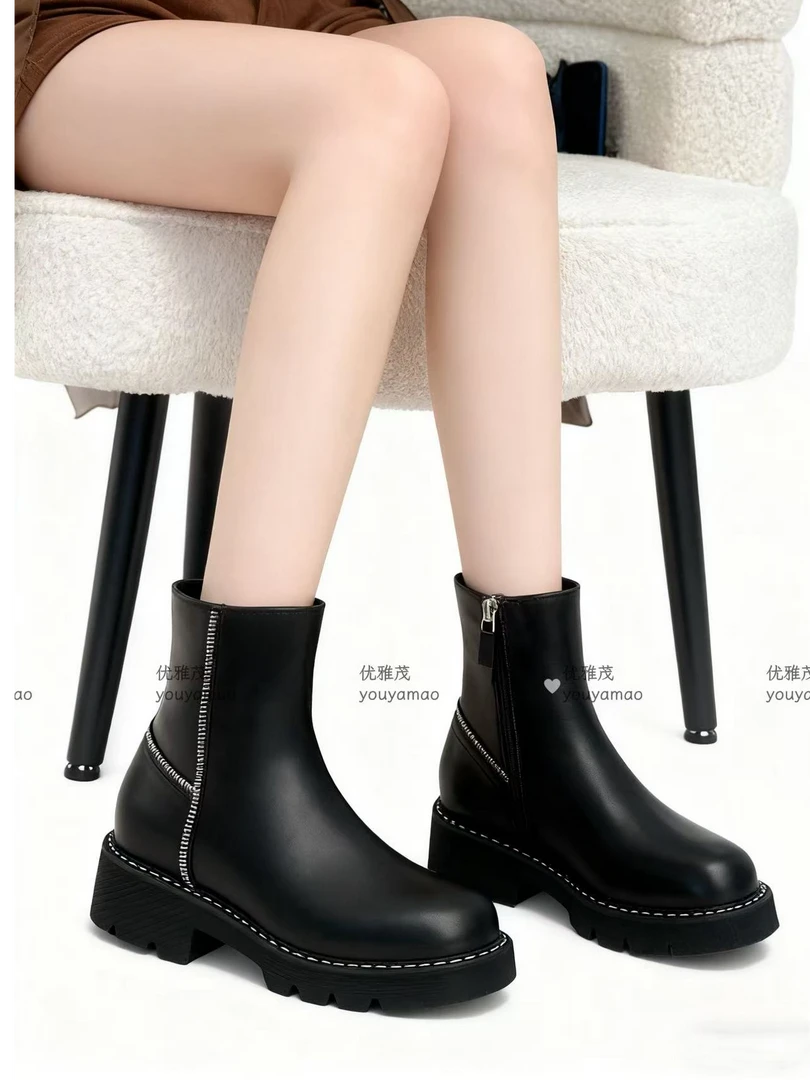2025年秋冬经典百搭烟筒靴粗跟圆头马丁靴侧拉链骑士靴女