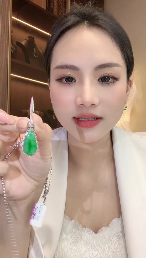 【闪购商品】翡翠吊坠(不含链)18K金镶嵌C37