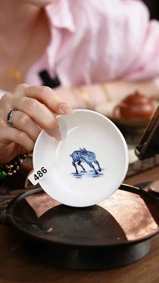 青花小鹿壶承......486