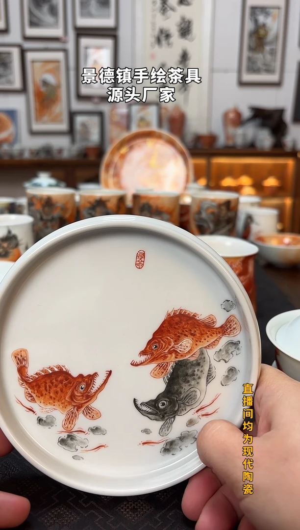 泛红墨彩鲑鱼浮沉一个