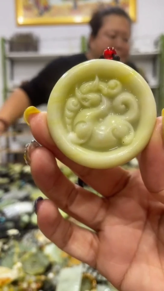 未镶嵌岫玉吊坠