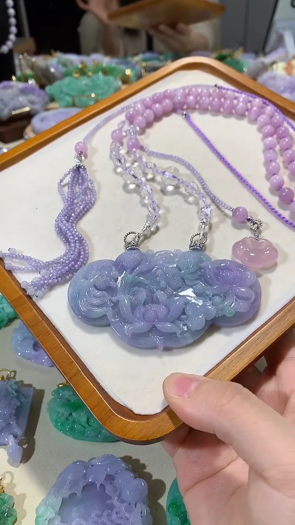 颈饰未镶嵌翡翠吊坠