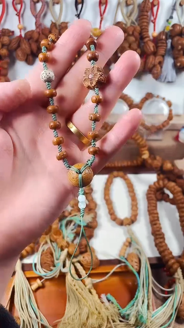 桃核雕刻星月菩提和梅花手机链