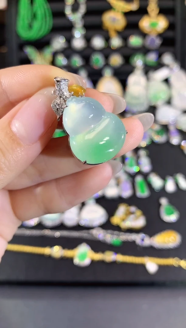 吊坠(不含链)18K金镶嵌翡翠48-葫芦