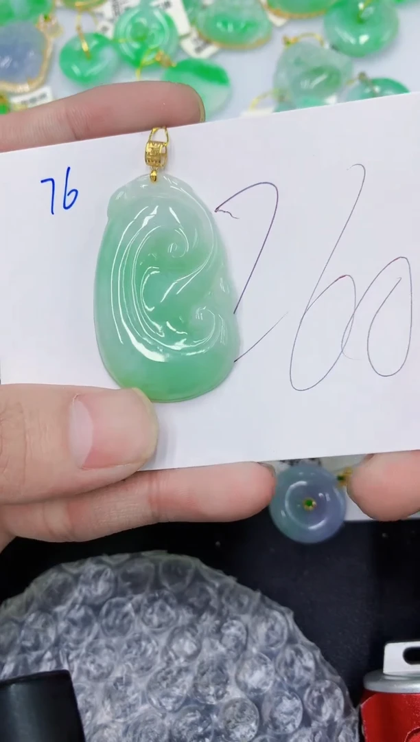 颈饰18K金镶嵌翡翠111111