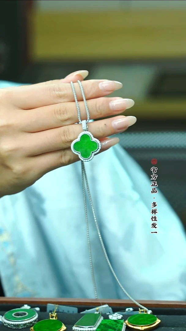 颈饰银S925镶嵌翡翠笑*天然缅甸A货翡翠
