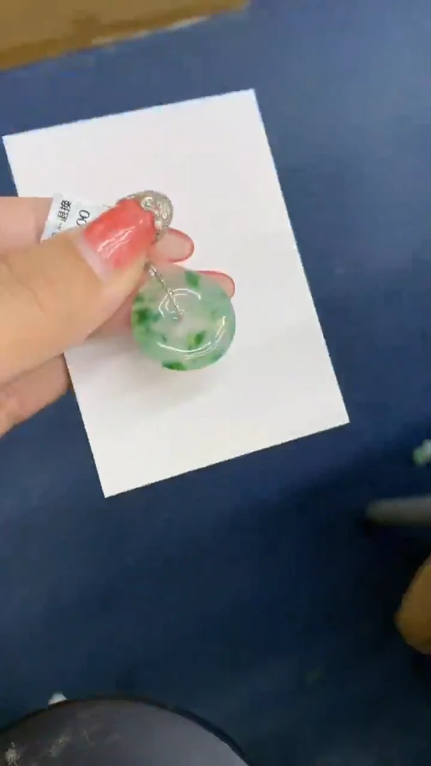 颈饰18K金镶嵌翡翠1